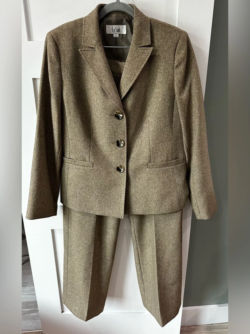 LE SUIT Brown Pant Suit Size 12 Lined Pockets Career Notch Collar 3 Pc Tweed